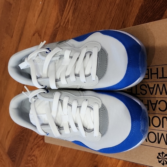 NWT Air Max Motif sneaker in box - Picture 4 of 8